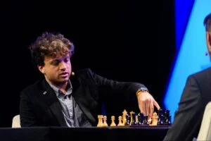 Hans Niemann Sets New Record at Web Summit for Largest Online Simultaneous Chess Match, Defeats Global Opponents